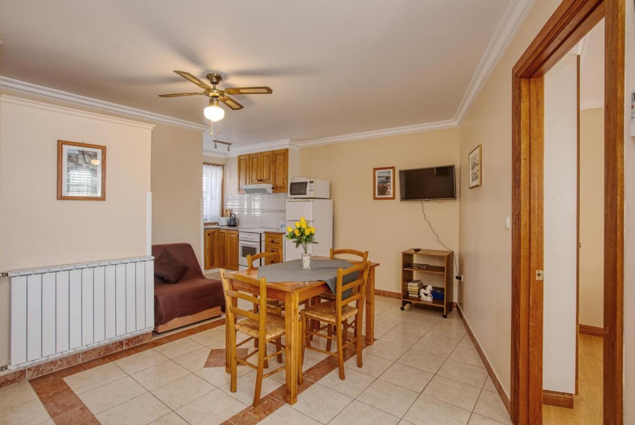 Apartments By The Sea Brodarica, Sibenik - 4194 외부 사진